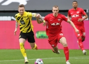 问鼎- 巴黎圣日耳曼训练开放日；集结日内部沟通引欢呼；德甲在即；临场指挥获称赞