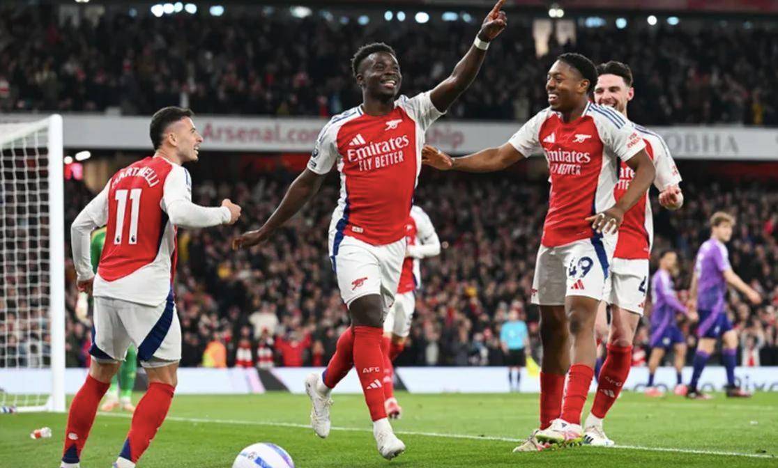 包含詹姆斯在阿森纳比赛中出色防守，回归赛场引发热议！的词条